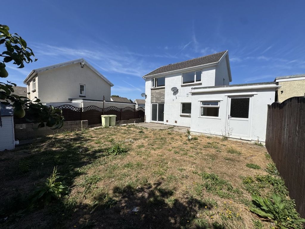 Property photo 3 of 27
