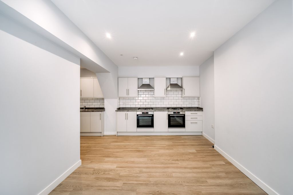 Property photo 3 of 18 Dansey_Place_04