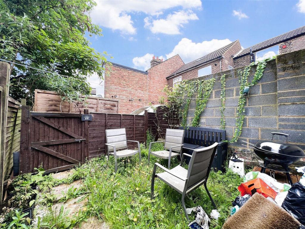 Property photo 2 of 12 Garden.Jpg