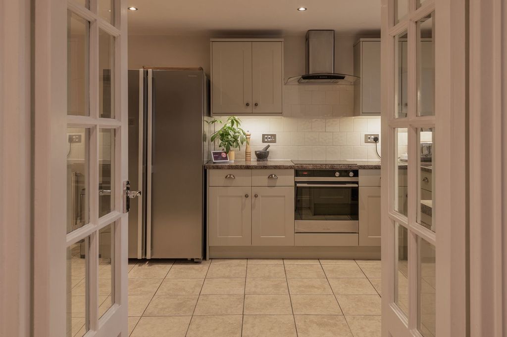 Property photo 2 of 25