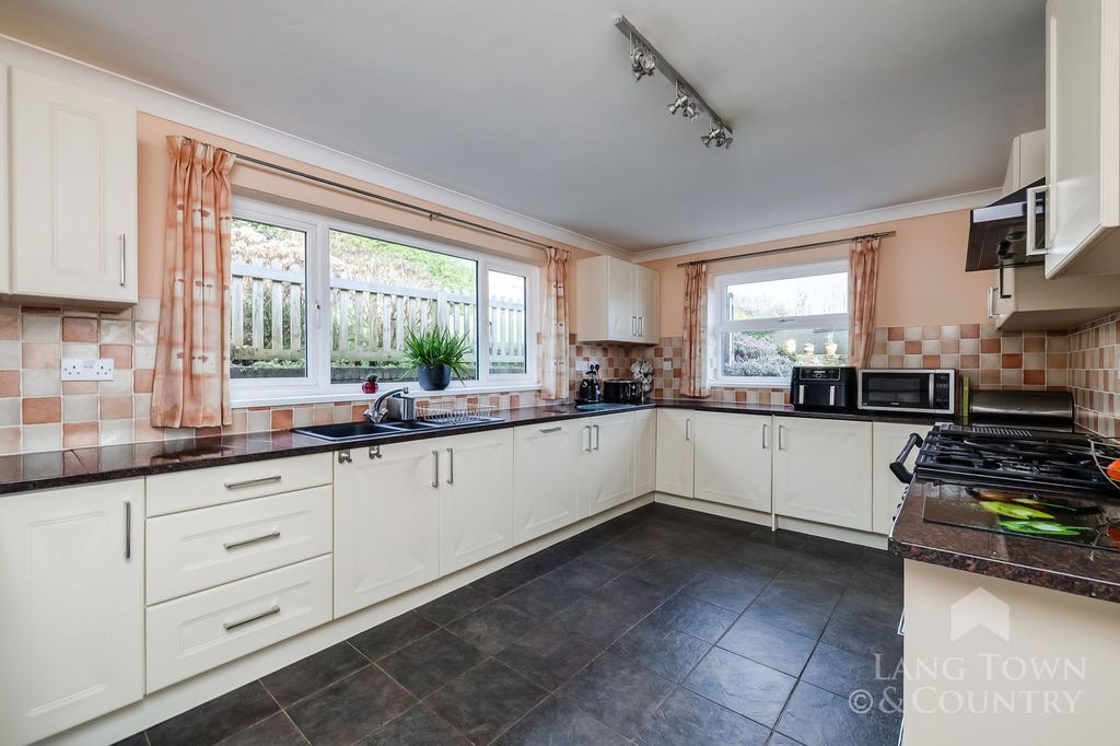 Property photo 3 of 24