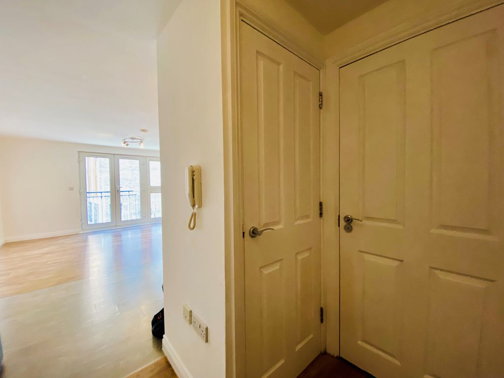 Property photo 2 of 9 Entrance - 2