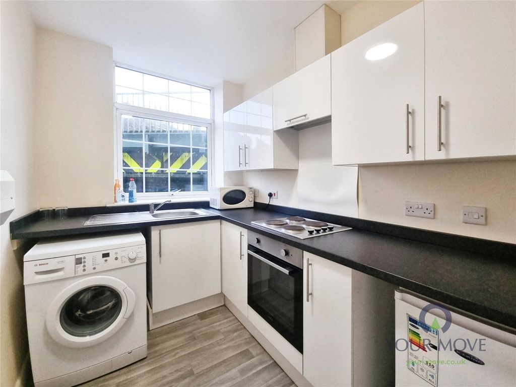 Property photo 3 of 6 Kitchen