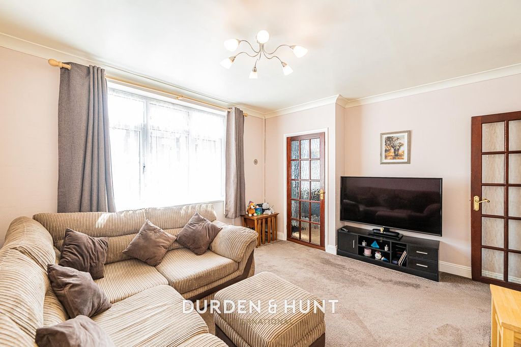 Property photo 3 of 20 Willingale-12.Jpg
