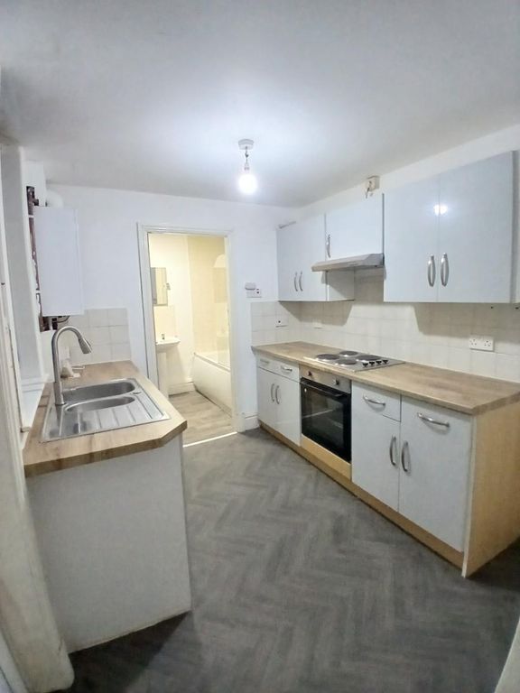 Property photo 1 of 4 Kitchen