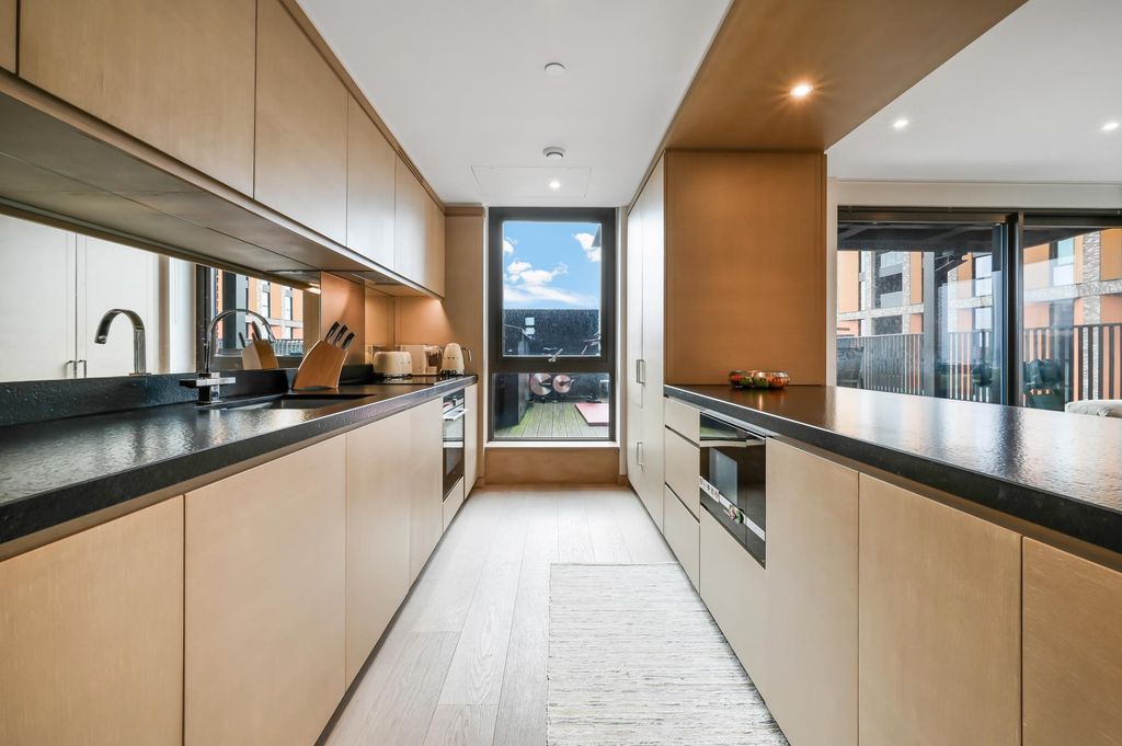 Property photo 2 of 25