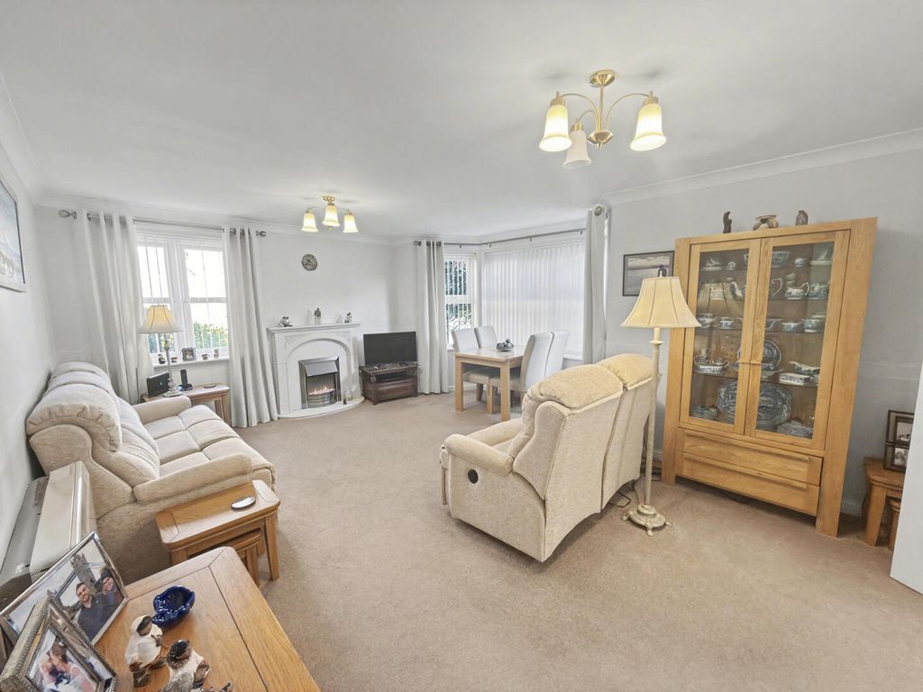 Property photo 2 of 12 Lounge/Dining Room