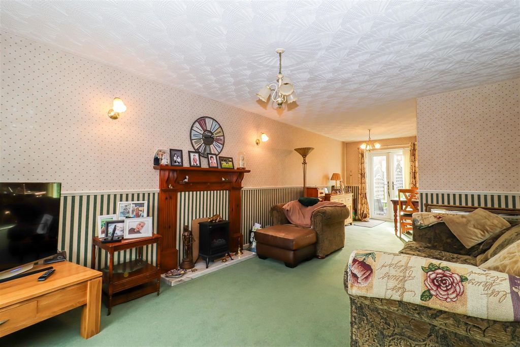 Property photo 3 of 10 Open Plan Lounge Diner