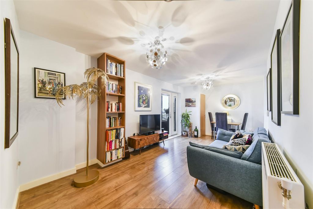 Property photo 1 of 10 Fairthorn Road, 68, 13 (10).Jpg