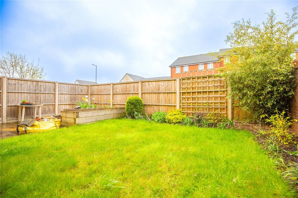 Property photo 2 of 12 Picture No. 11