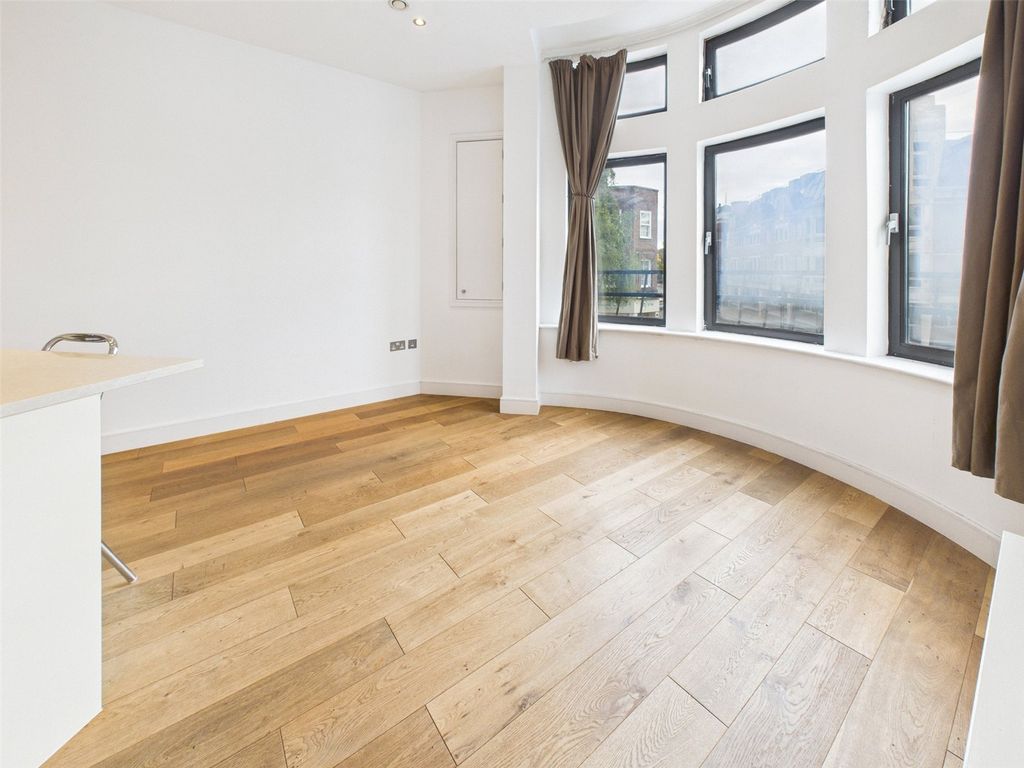 Property photo 3 of 17 Picture No. 11