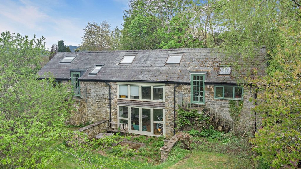 Property photo 2 of 37 Picture No. 44