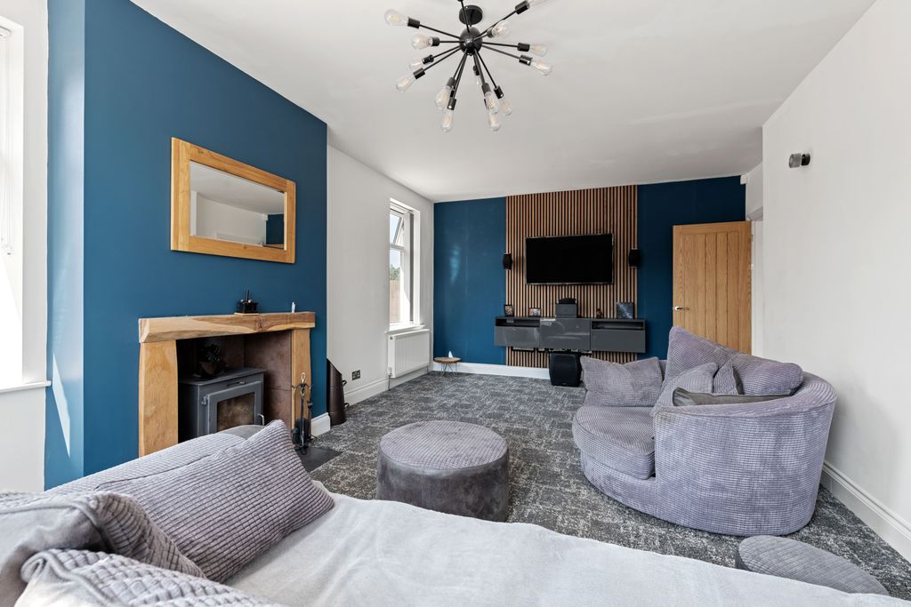 Property photo 2 of 47