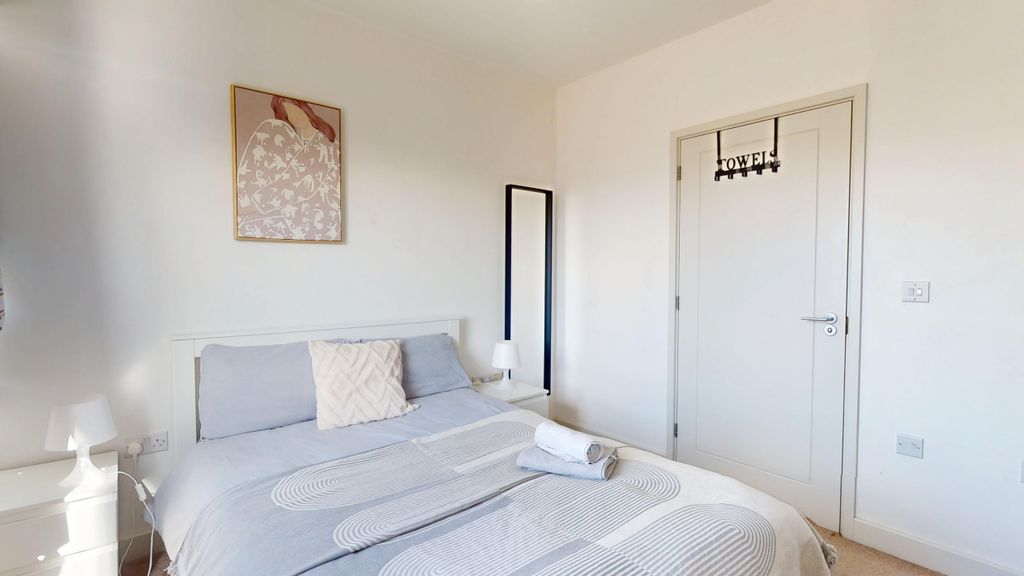 Property photo 3 of 10 Bedroom - Angle 2