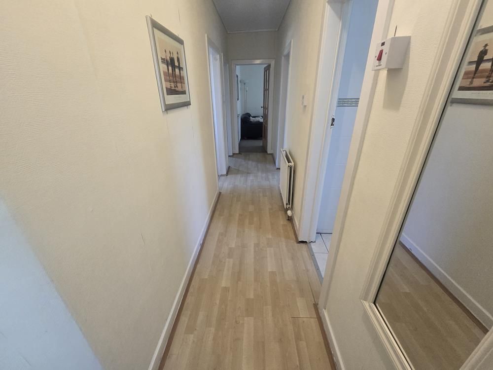 Property photo 2 of 9 Hall