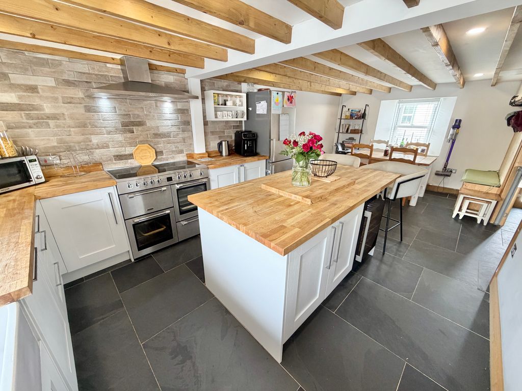 Property photo 3 of 18 Kitchen/Diner