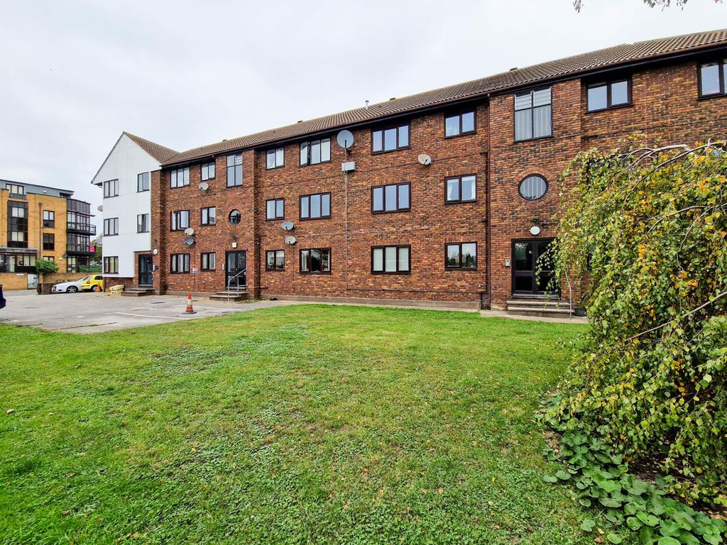 Property photo 1 of 9 Front (Exterior)