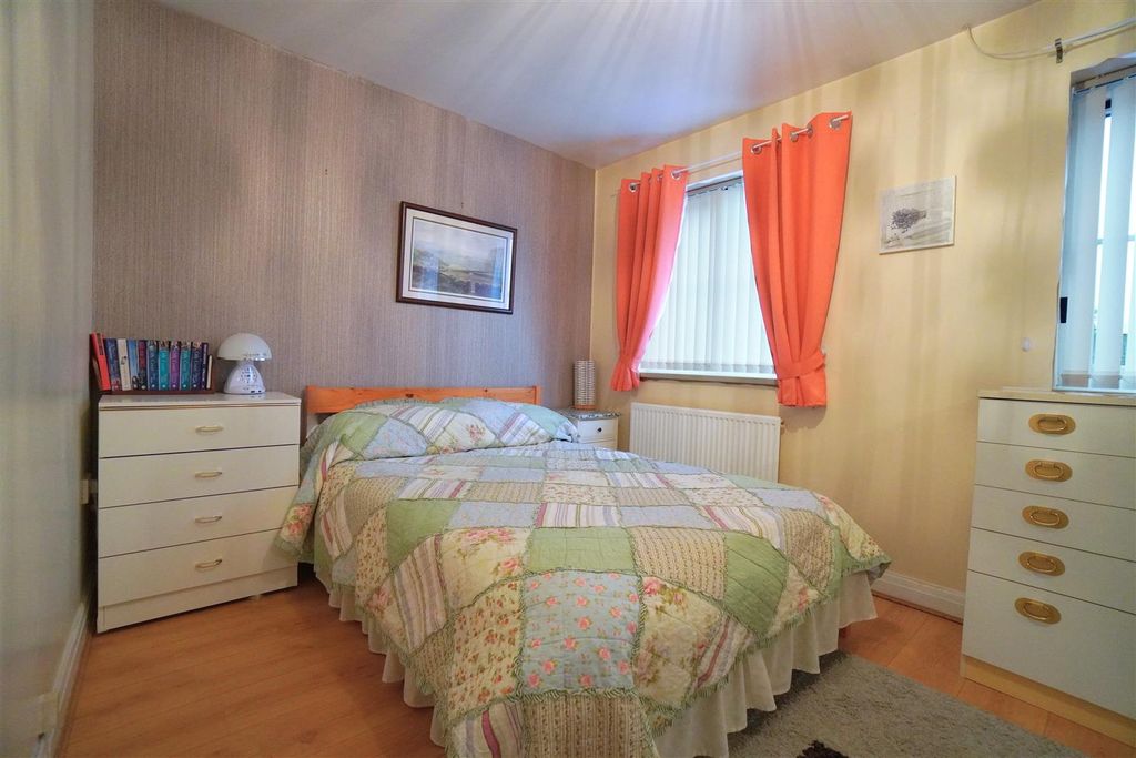 Property photo 1 of 15 Bed 1.Jpg