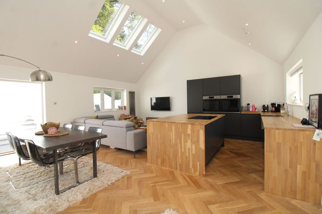 Property photo 2 of 25