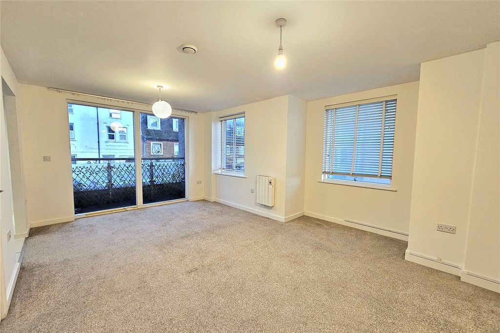 Property photo 2 of 9 Picture No. 31