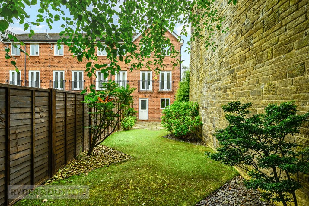 Property photo 2 of 23 Garden