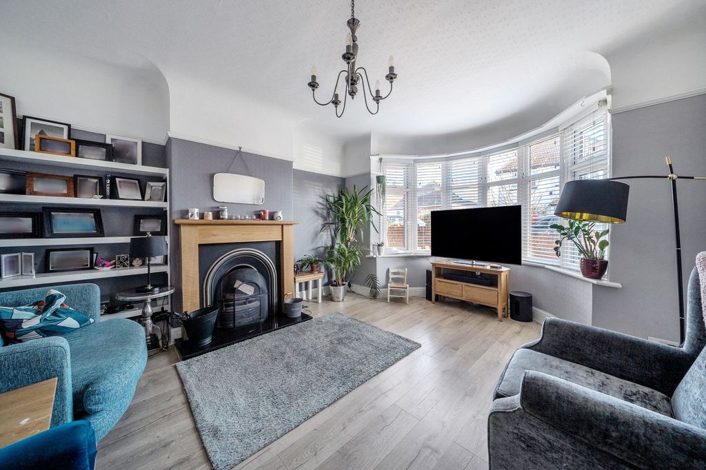 Property photo 3 of 12