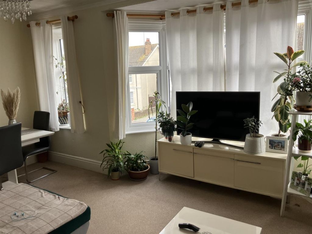 Property photo 3 of 8 New Lounge Ll.Jpg