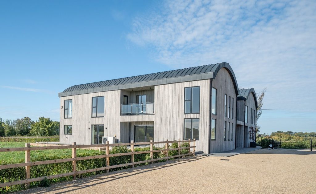 Property photo 2 of 29 Frontage