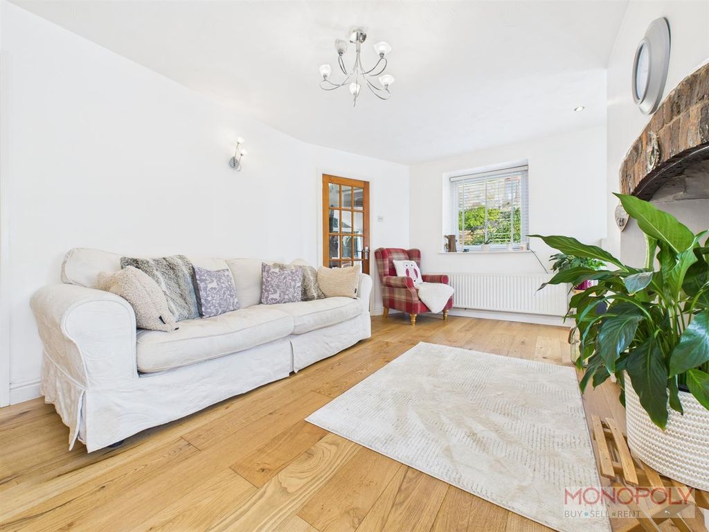 Property photo 3 of 36 Cam04439G0-Pr0153-Still015.Jpg