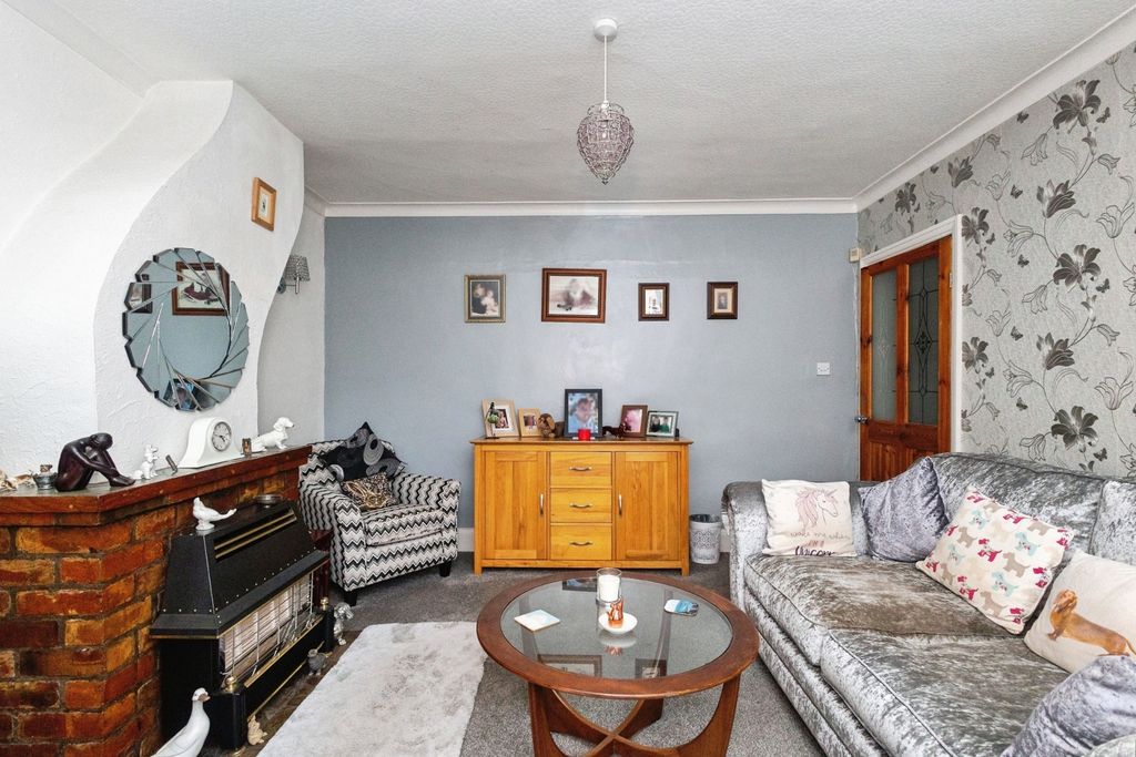 Property photo 3 of 17 Photo