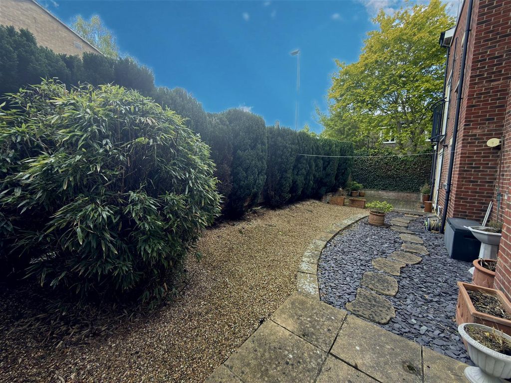 Property photo 2 of 15 Externally