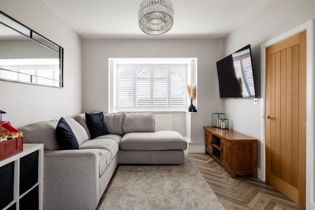 Property photo 2 of 19