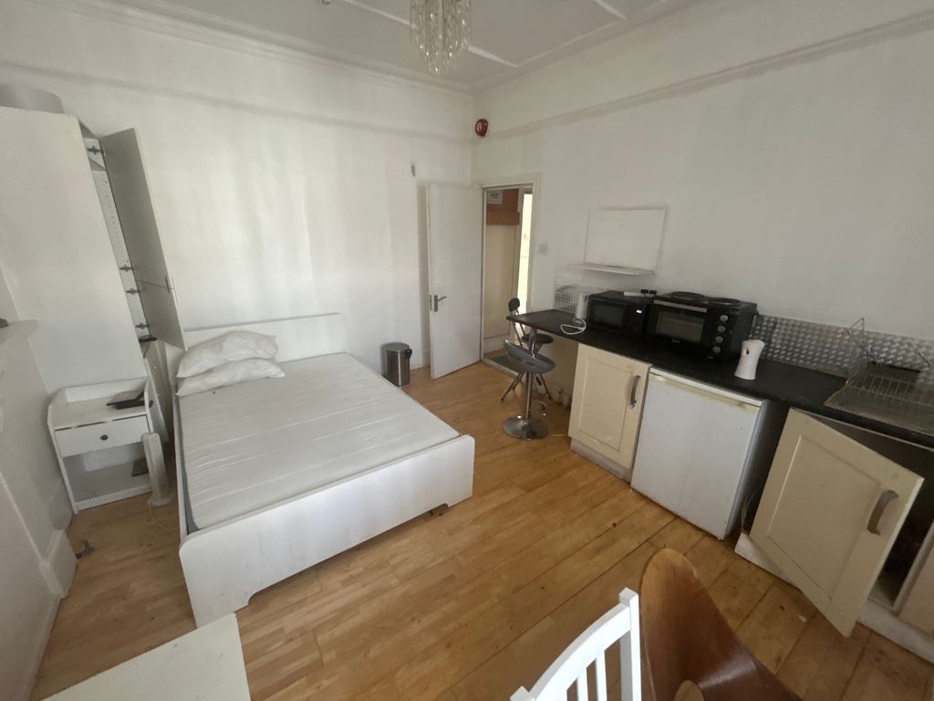 Property photo 1 of 3