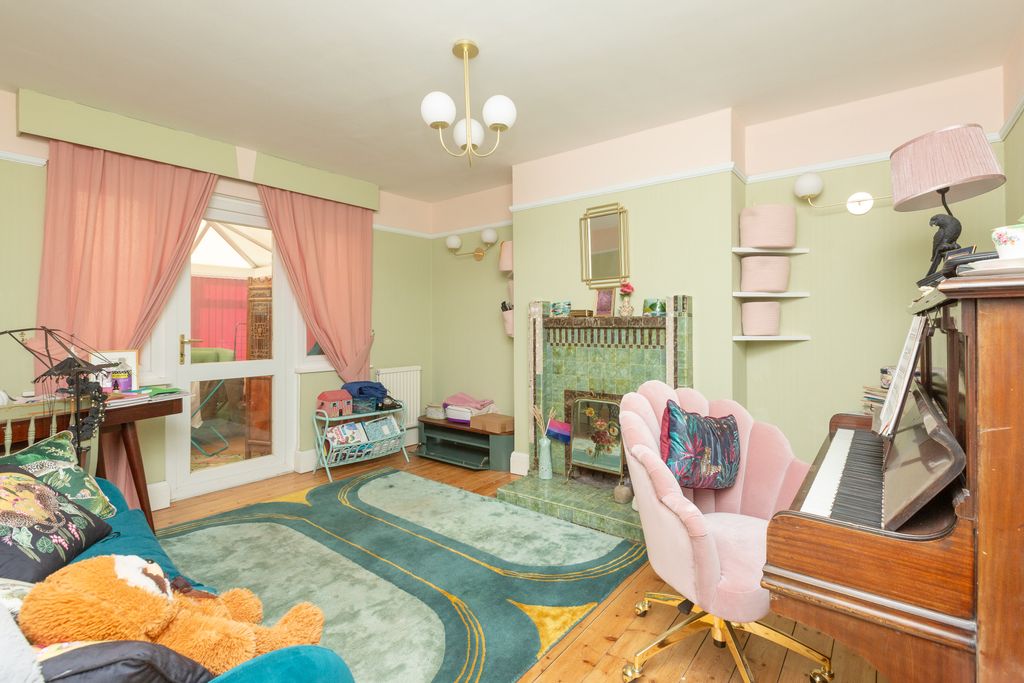 Property photo 3 of 10 Picture 3