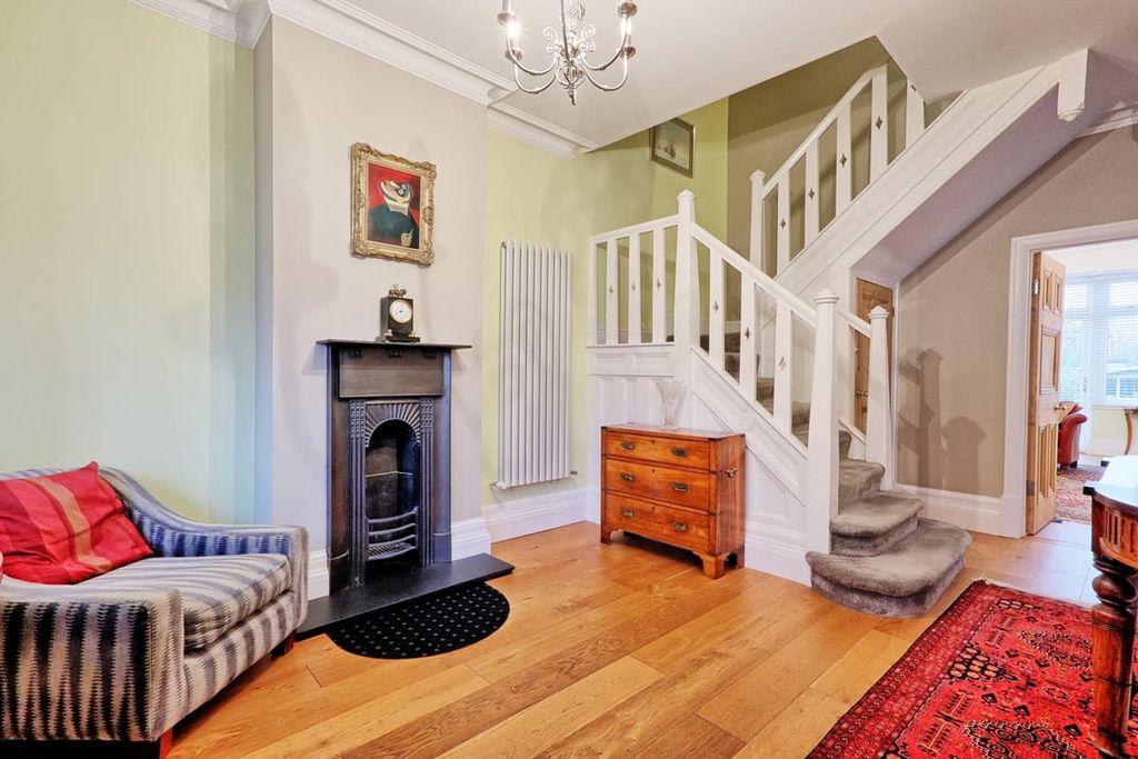 Property photo 2 of 34