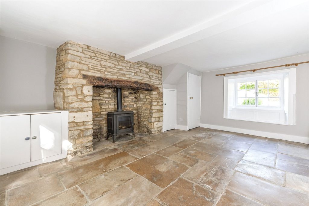 Property photo 3 of 13 Sitting Room