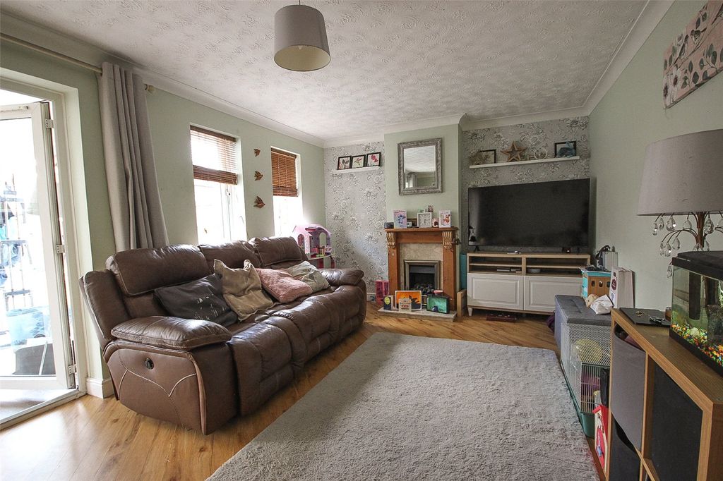 Property photo 2 of 14 Picture No. 15