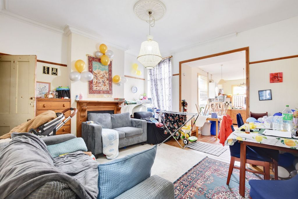 Property photo 2 of 11