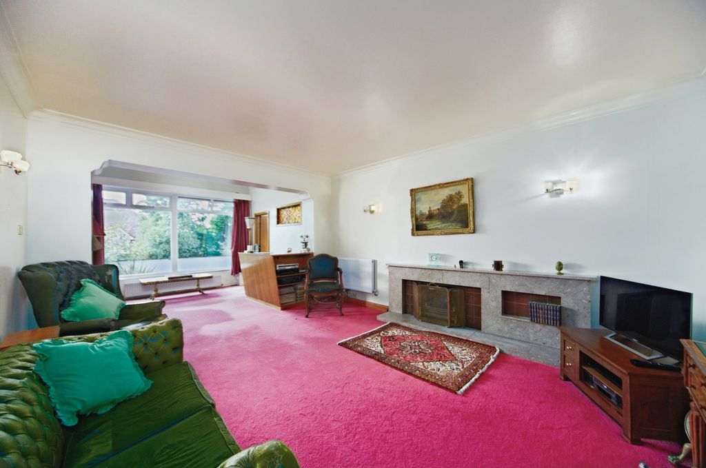 Property photo 2 of 17 Lounge