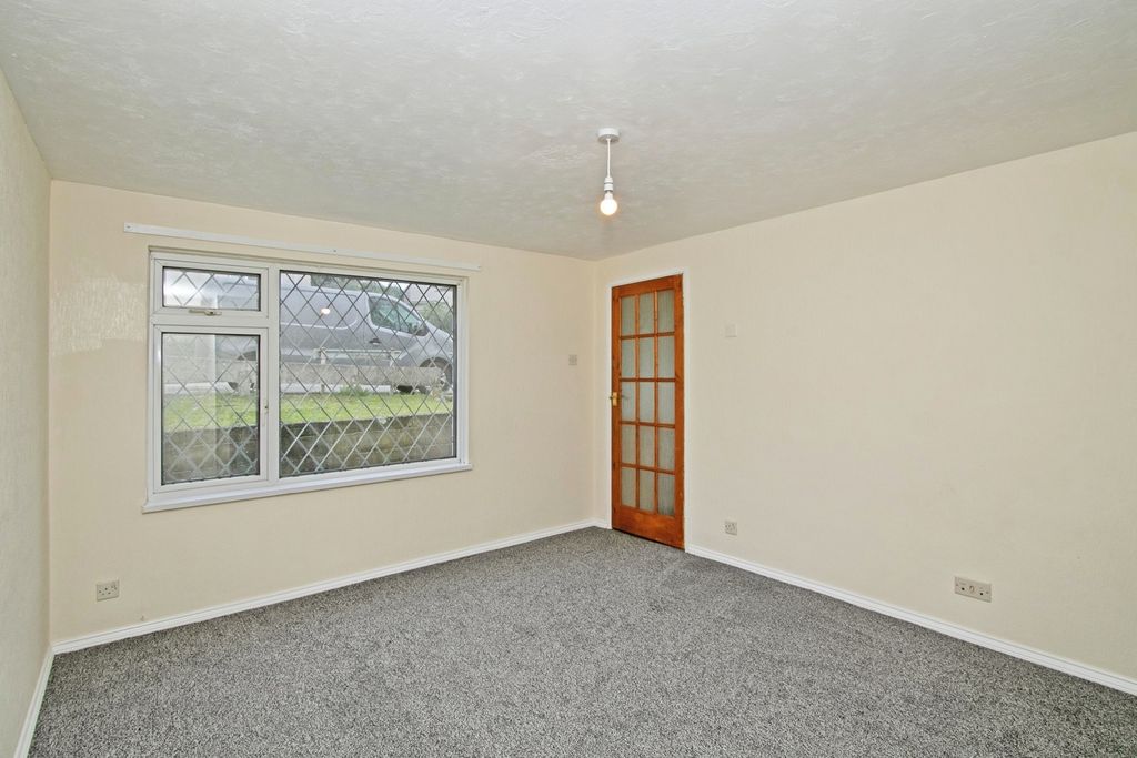 Property photo 3 of 23 Living Room