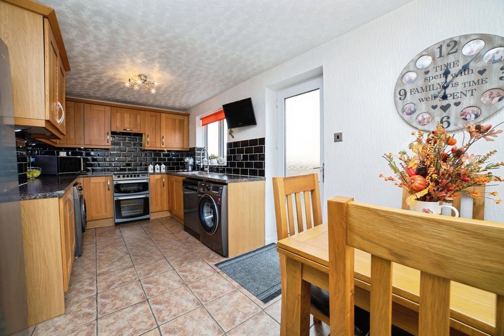 Property photo 2 of 17 Photo