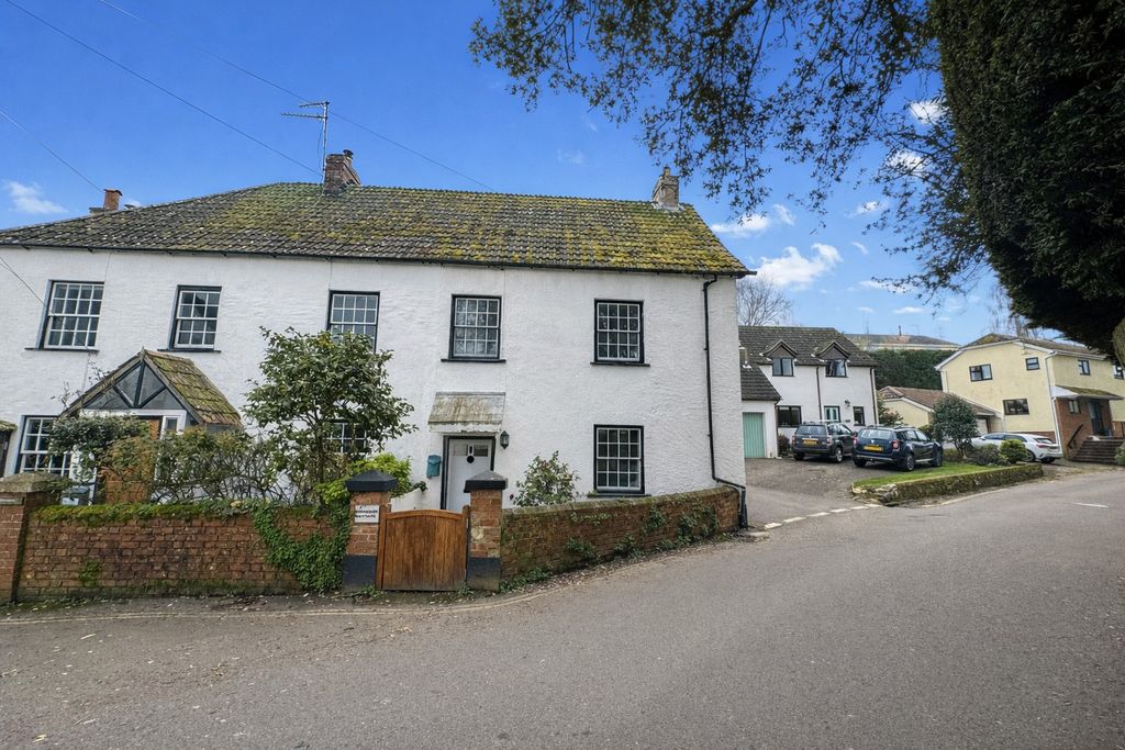 Property photo 1 of 21 Photo 4