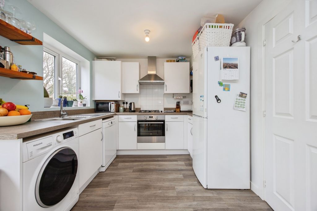 Property photo 3 of 24 Kitchen Area