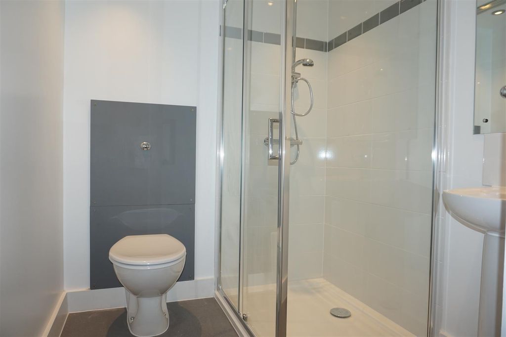 Property photo 3 of 5 Bathroom