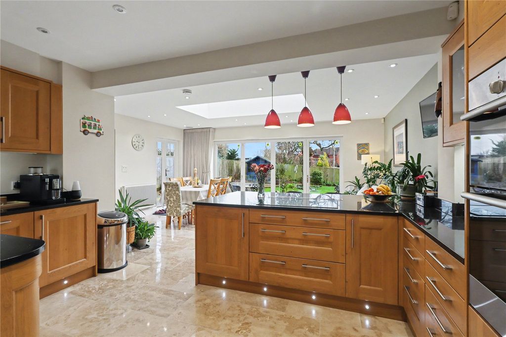 Property photo 3 of 19 Kitchen