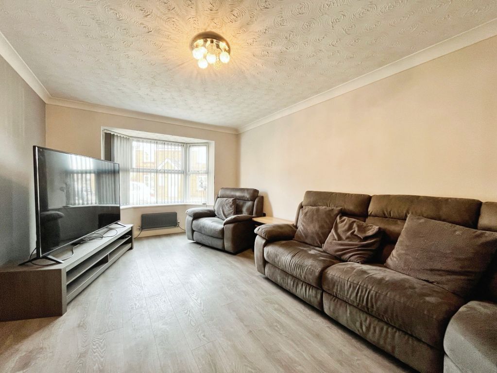 Property photo 3 of 27 4048258