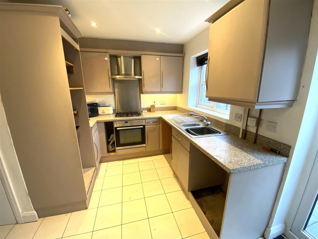 Property photo 3 of 12 Kitchen Area