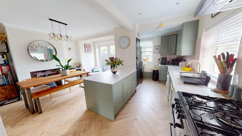 Property photo 2 of 17 Dining Kitchen