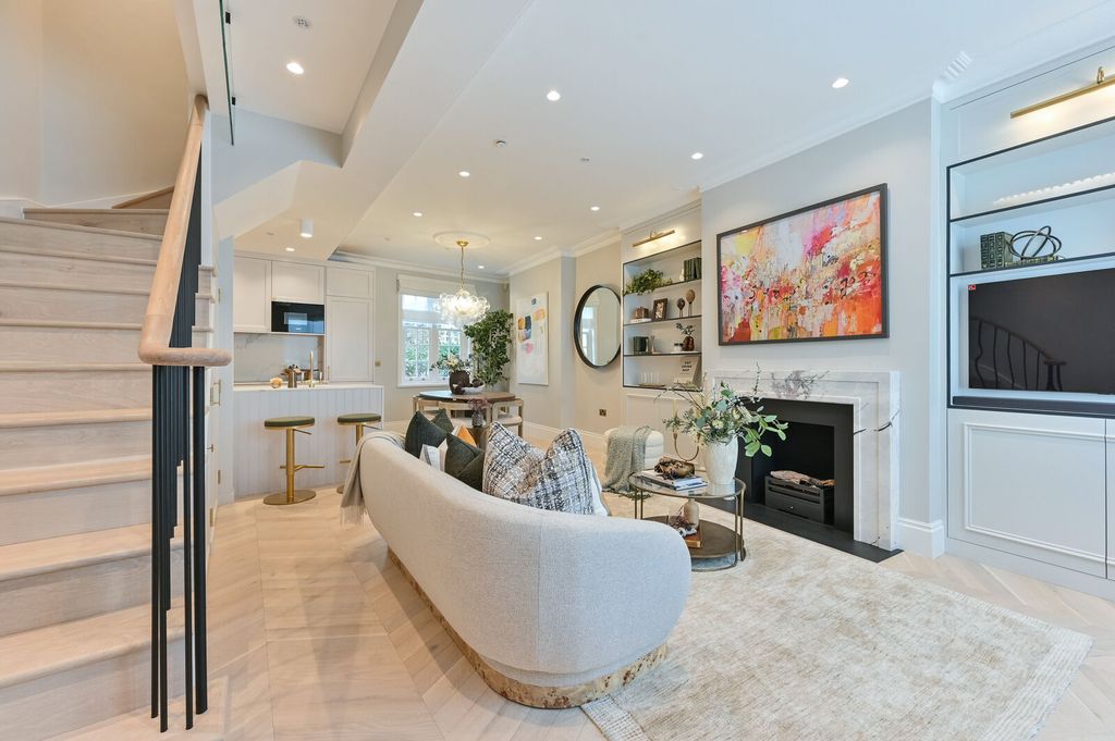 Property photo 2 of 77