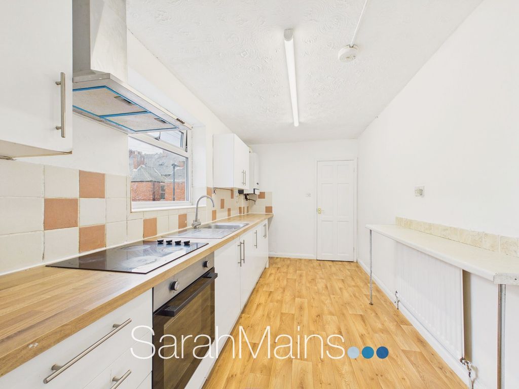 Property photo 2 of 9 Kitchen